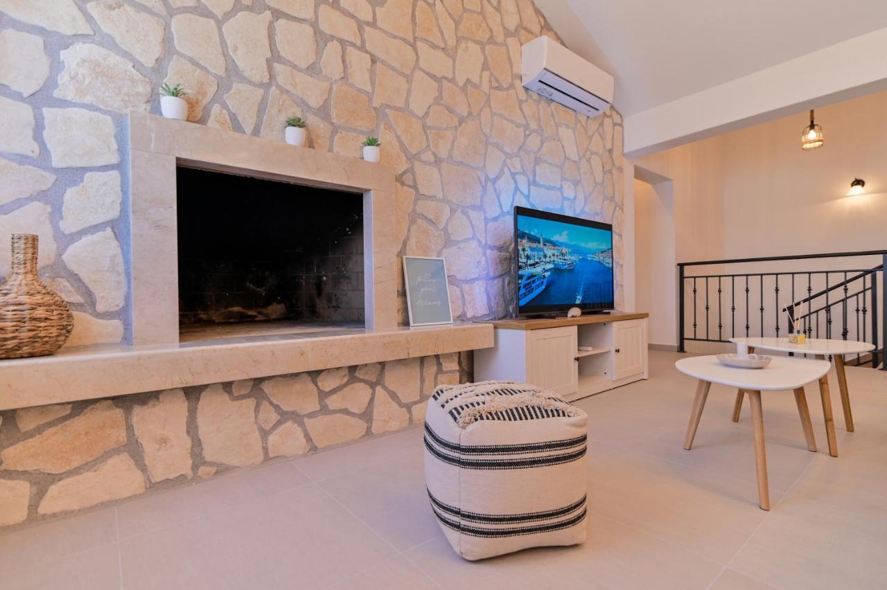 Villa Rudini With Heated Pool Okrug Gornji Exterior foto